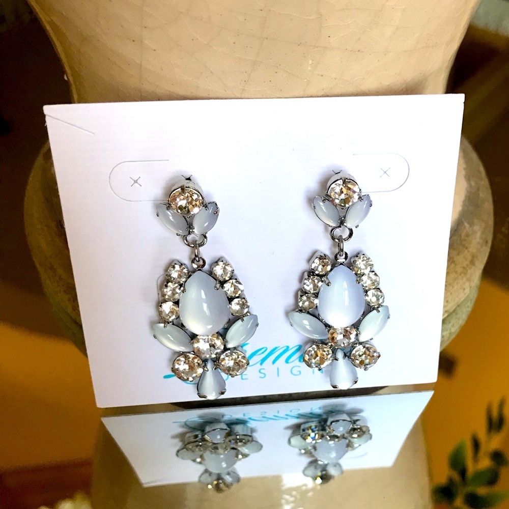 ❤️Price FIRM❤️.  Premier Designs, Dreamy Earrings, NIB